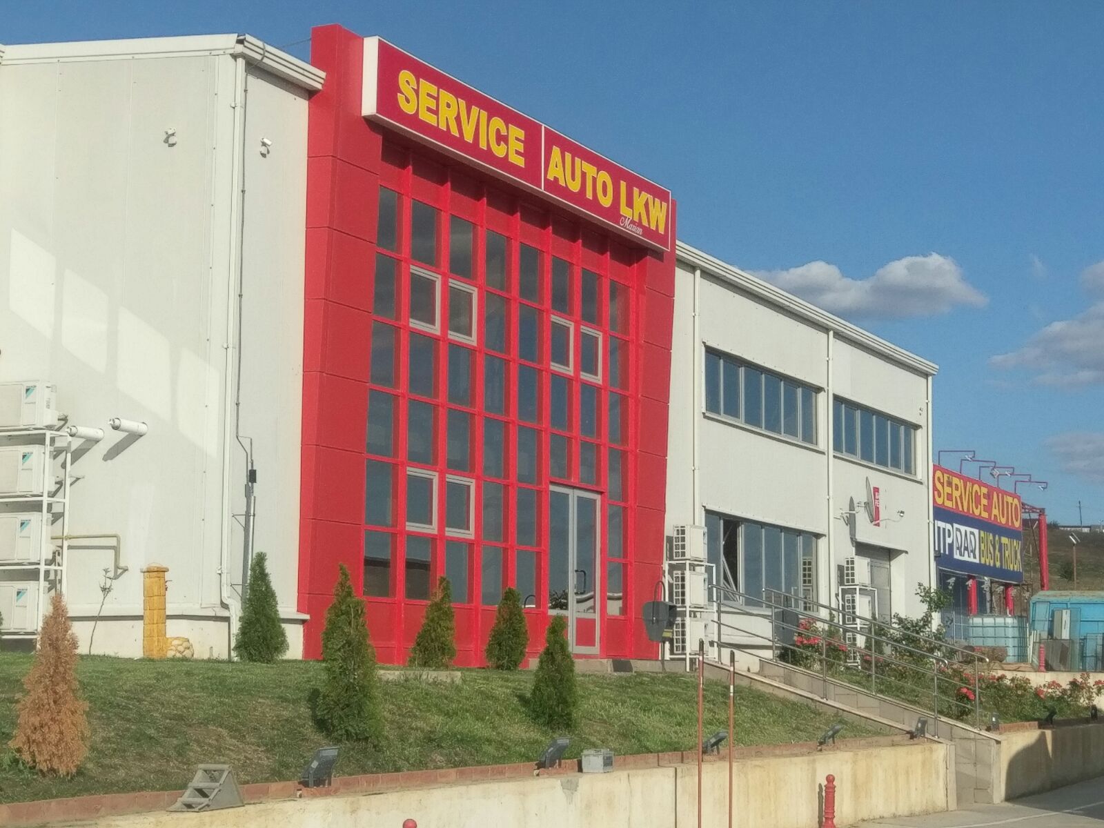 Hala stației ITP și service auto LKW Marian din Iași